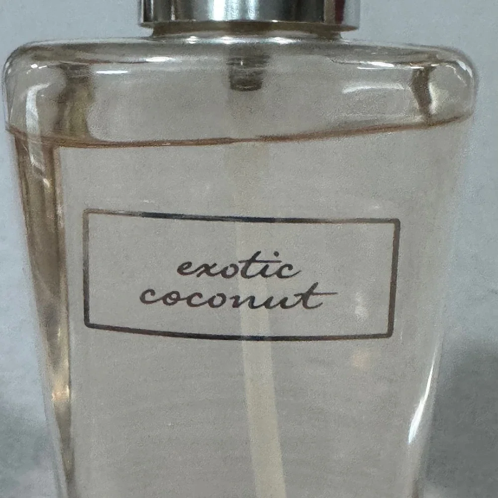 Bath & Body Works Fragrance Mist Women Exotic Coconut Vintage Spray